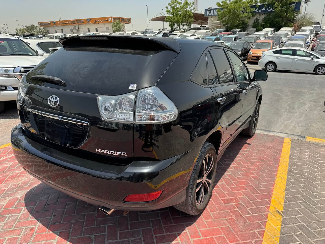 A picture of Toyota Harrier 2008 6200 usd