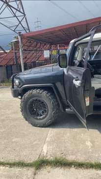 A picture of Toyota FJ Cruiser 2007 Off Road
