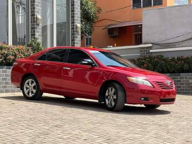 A picture of Extremely clean and Toks Standard 2009 Toyota Camry LE Toks