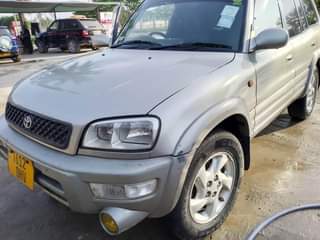 A picture of Toyota Rav 4.