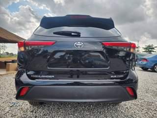 A picture of 2022 foreign used Toyota Highlander