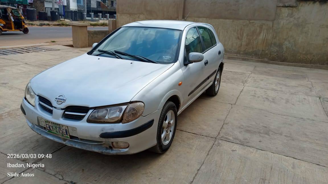 A picture of Nissan Almera manual gear