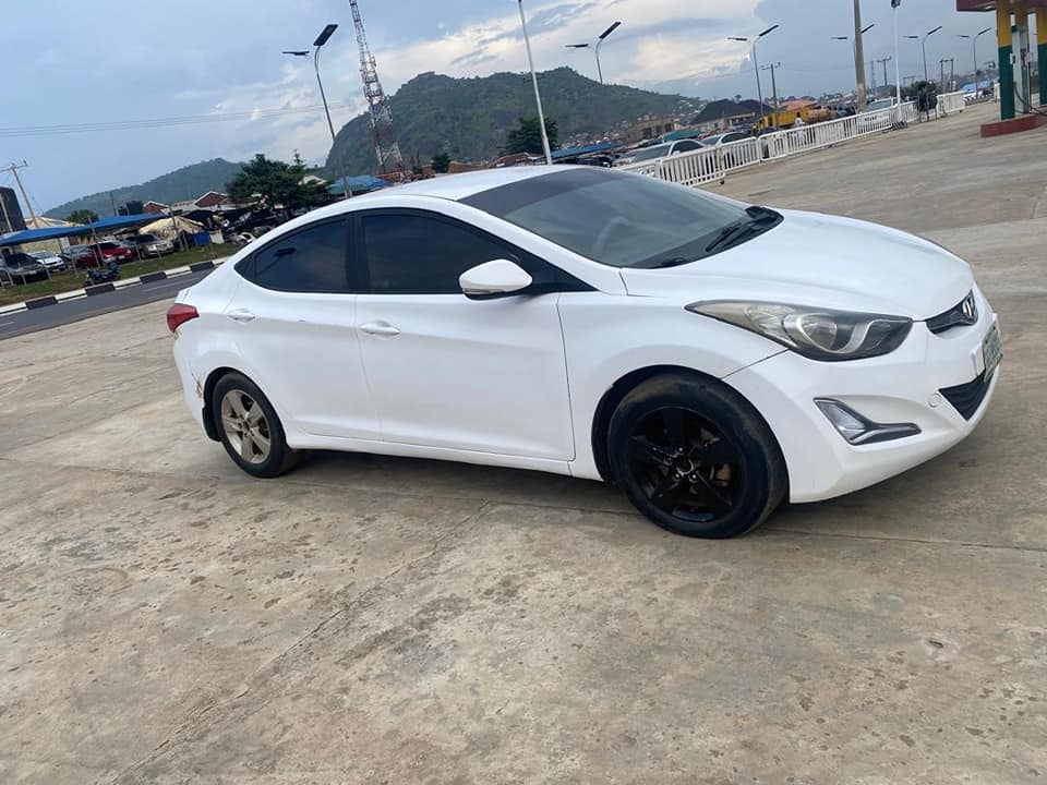 A picture of Hyundai Elantra 2013