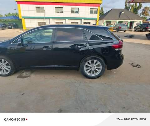A picture of registered toyota venza 2013