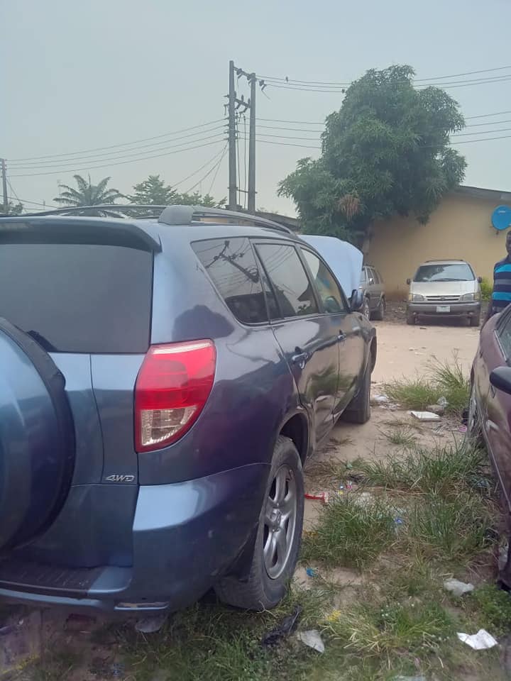 A picture of Toyota ran4 engine and transmission is working perfectly 2008 moldel