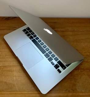 A picture of Apple MacBook Pro retina 2015 core i5 Ram 8Gb SSD