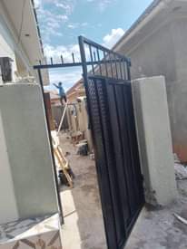 A picture of 3 single rooms well self contained they make 500 000
