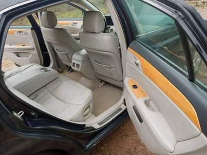 A picture of Avalon 07 for sale in good condition interested buyer please