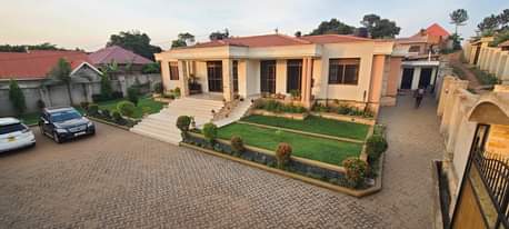 A picture of Beautiful Home on Sale 350million in Namugongo Sonde road before