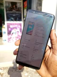 A picture of OnePlus 5T