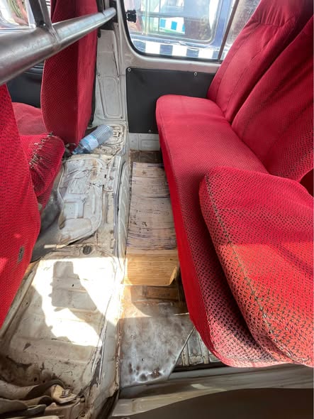 A picture of Kigege taxi minivan toyota hiace van