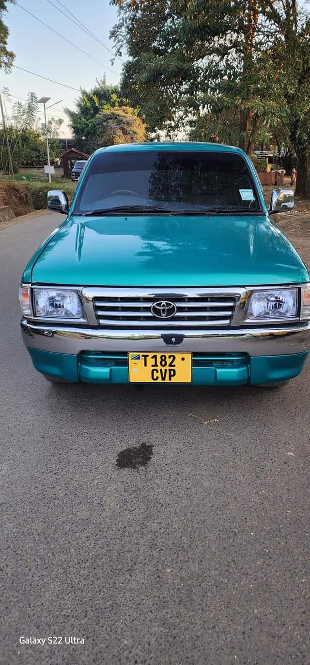 A picture of Pickup kali snaa imenyokaaa sna mpyaa gary imetunzwa snaa engine