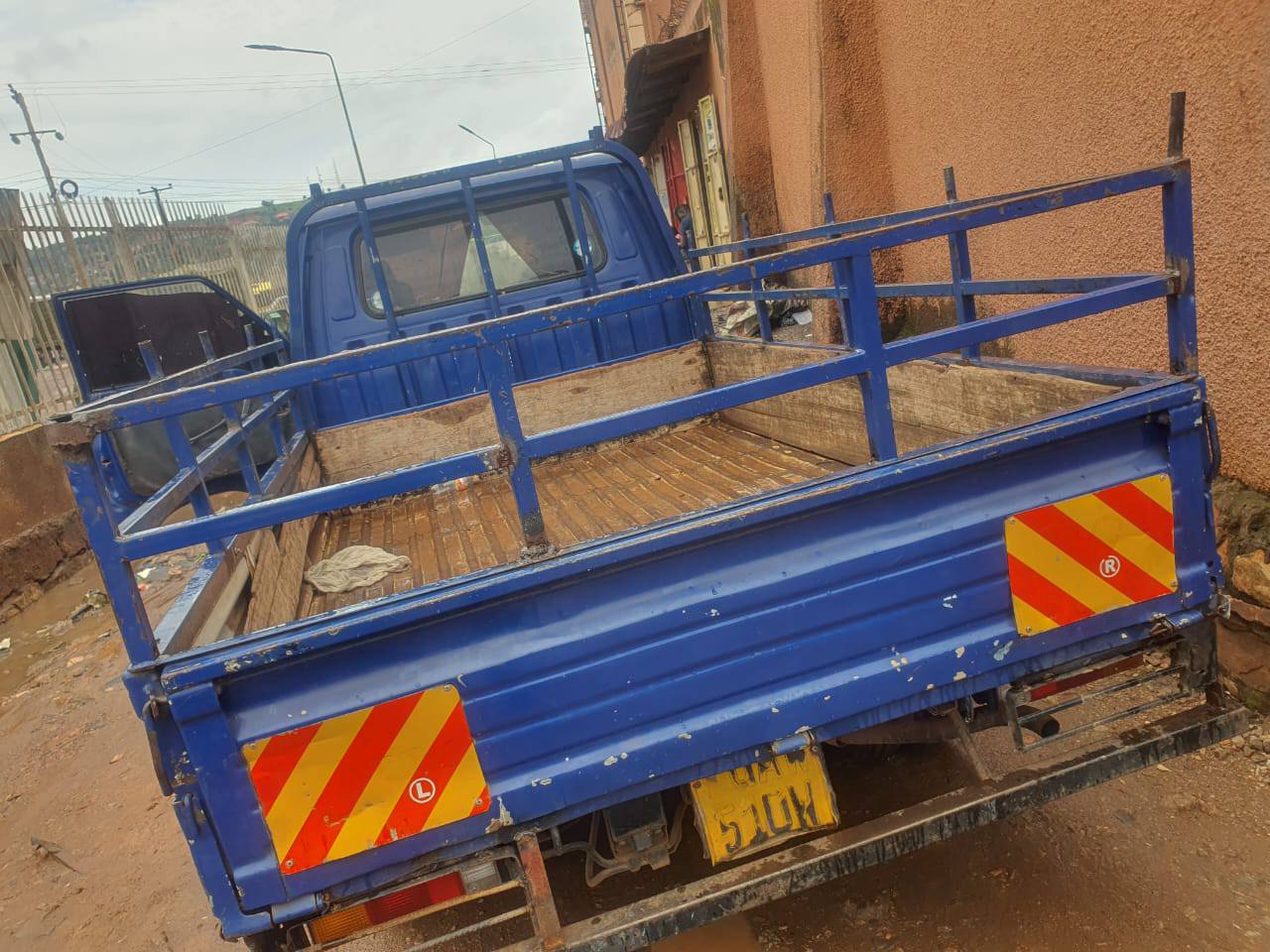 A picture of Available USh 6m 0702549830