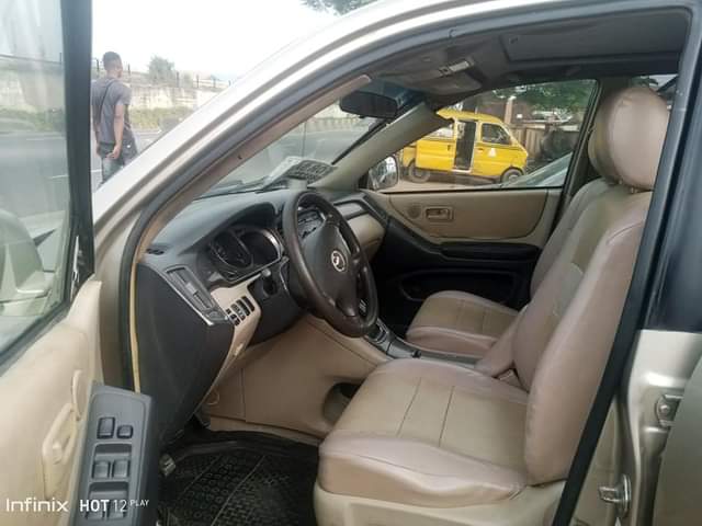 A picture of TOYOTA HIGHLANDER 03