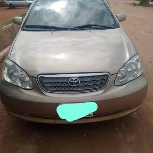 A picture of Neatly used 04 Toyota Corrolla