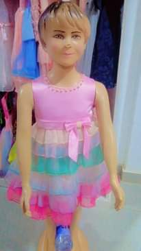 A picture of Second hand kids clothes boys and gals