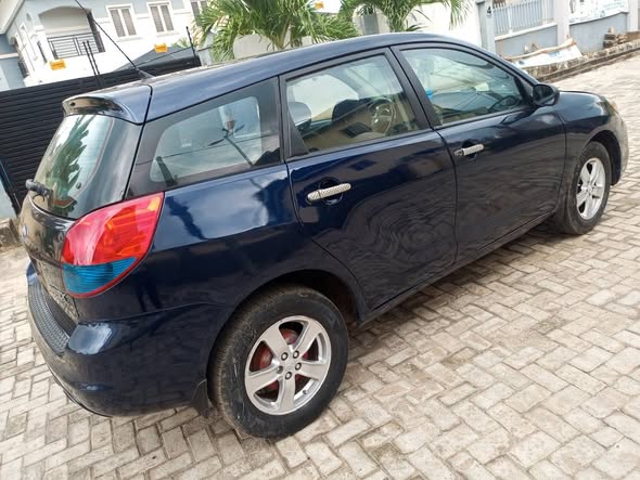 A picture of Toyota Matrix 04