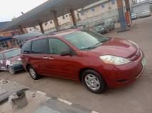 A picture of 2006 Toyota sienna