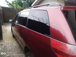 A picture of 2004 Toyota Sienna