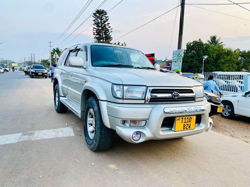 A picture of TOYOTA HILUX SURF BZW PRICE 16 M or Exchange 1998