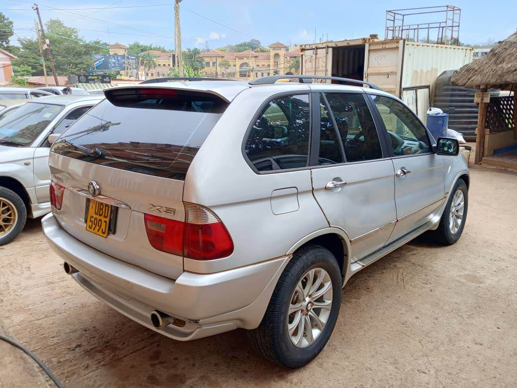 A picture of BMW x5 17m