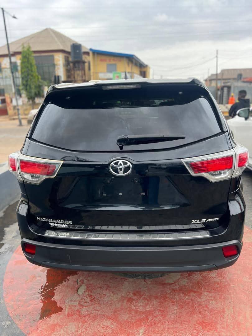 A picture of 2015 Toyota highlander