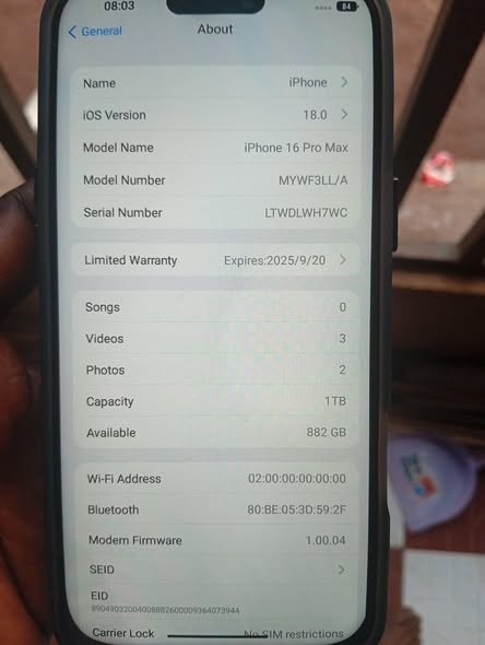 A picture of iPhone 16 pro max android version