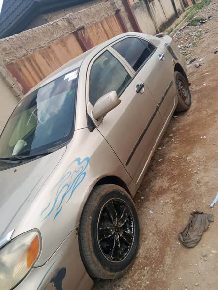 A picture of Toyota corolla 2005