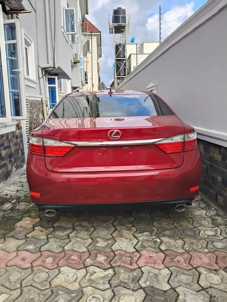 A picture of Lexus ES 350 FWD 2013 Red