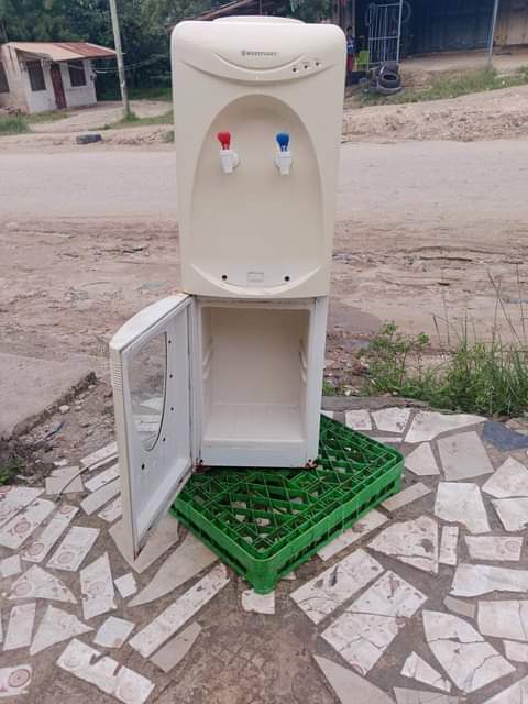A picture of Water Dispenser West point call 0787063711