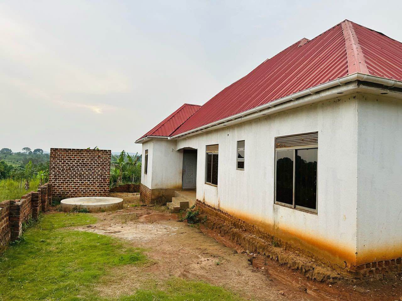 A picture of Country 4 bedrooms house on 1 acre at kakiri for