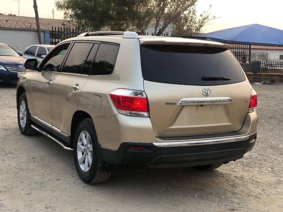 A picture of Toyota Highlander 2013