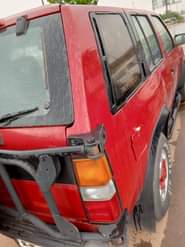 A picture of Nissan Pathfinder first edition is available with good condition engine