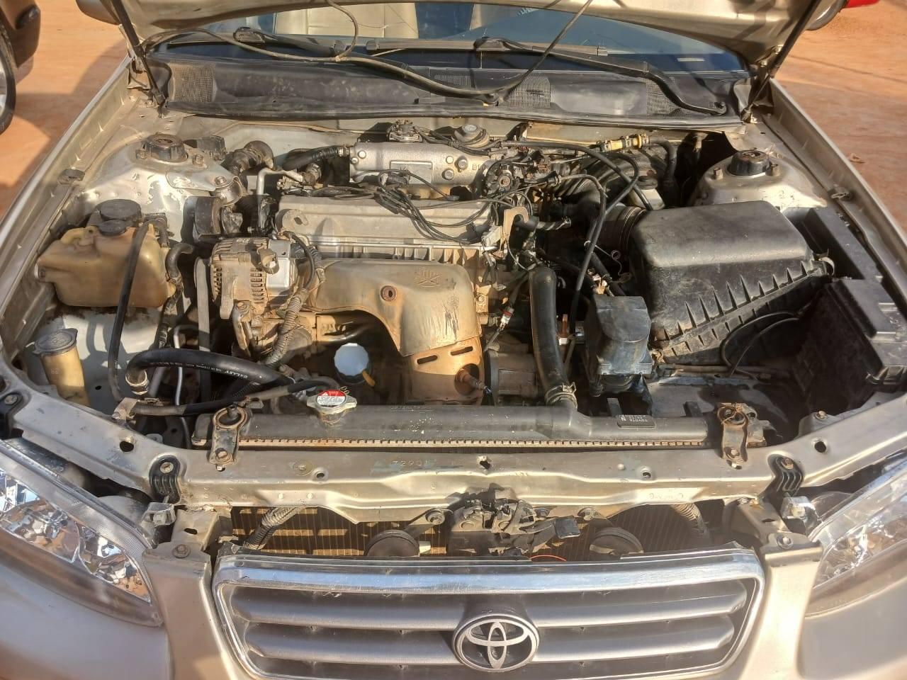 A picture of 2001 Toyota Camry drop light