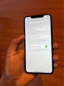 A picture of iPhone XS Max 256gb clean