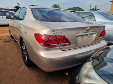 A picture of Super Clean 2005 LEXUS ES 330 fullest option For Just