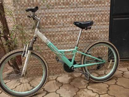 A picture of Baiskeli ya gia mpya kabisa imetumika Miezi miwili tu 80