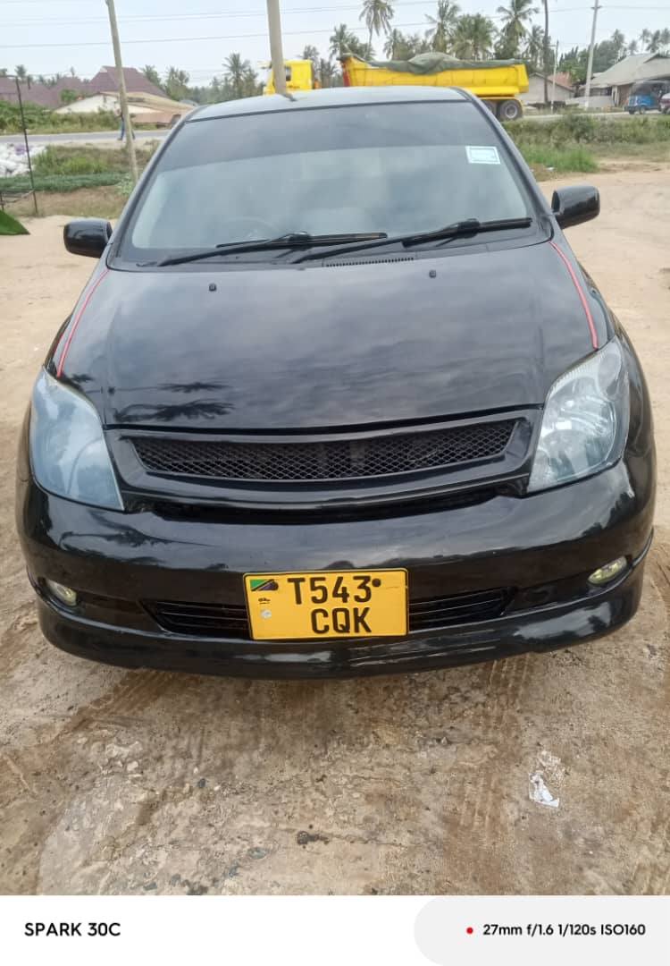 A picture of Toyota Ist 7 000 000 