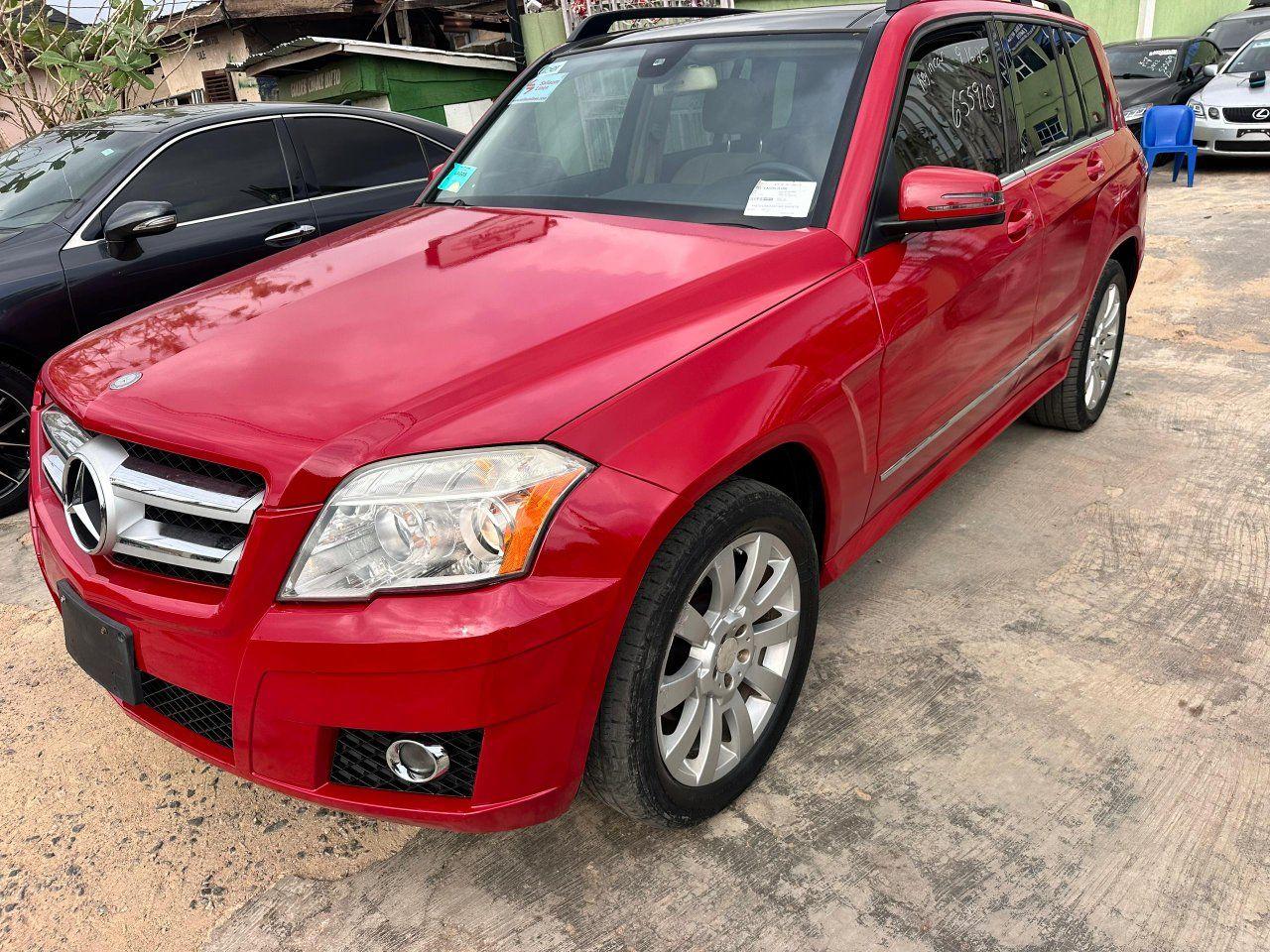 A picture of 2011 Mercedes Benz glk350