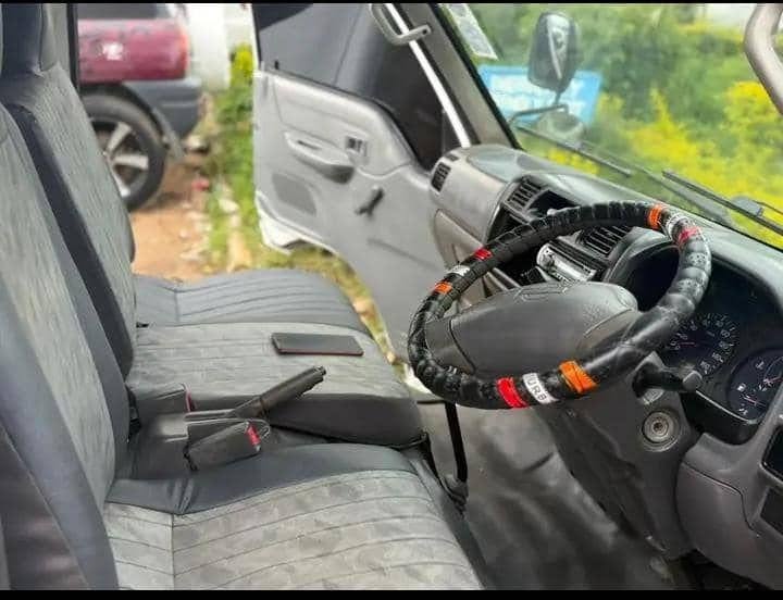 A picture of Nissan vannet for sale
