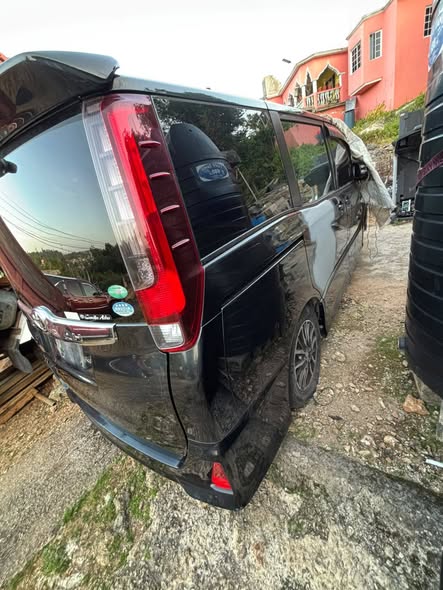 used toyota noah