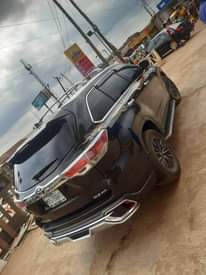 A picture of Toyota Highlander 2013