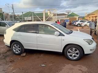 A picture of Toyota Harrier Lexus 2006 model Kawundo UBA C series
