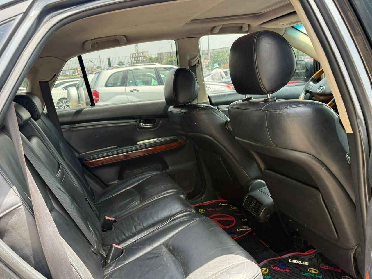 A picture of SUPER CLEAN AND SHARP LEXEUS RX 330 2005 MODEL WITH