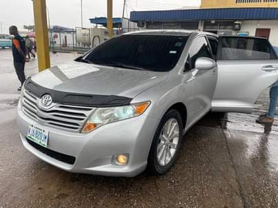 A picture of EXTREMELY CLEAN 2010 TOYOTA VENZA SOUND 4PLUG ENGINE CHILLING AC