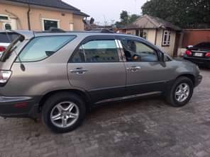 A picture of 2003 lexus rx300 Belgium grade with custom duty all component