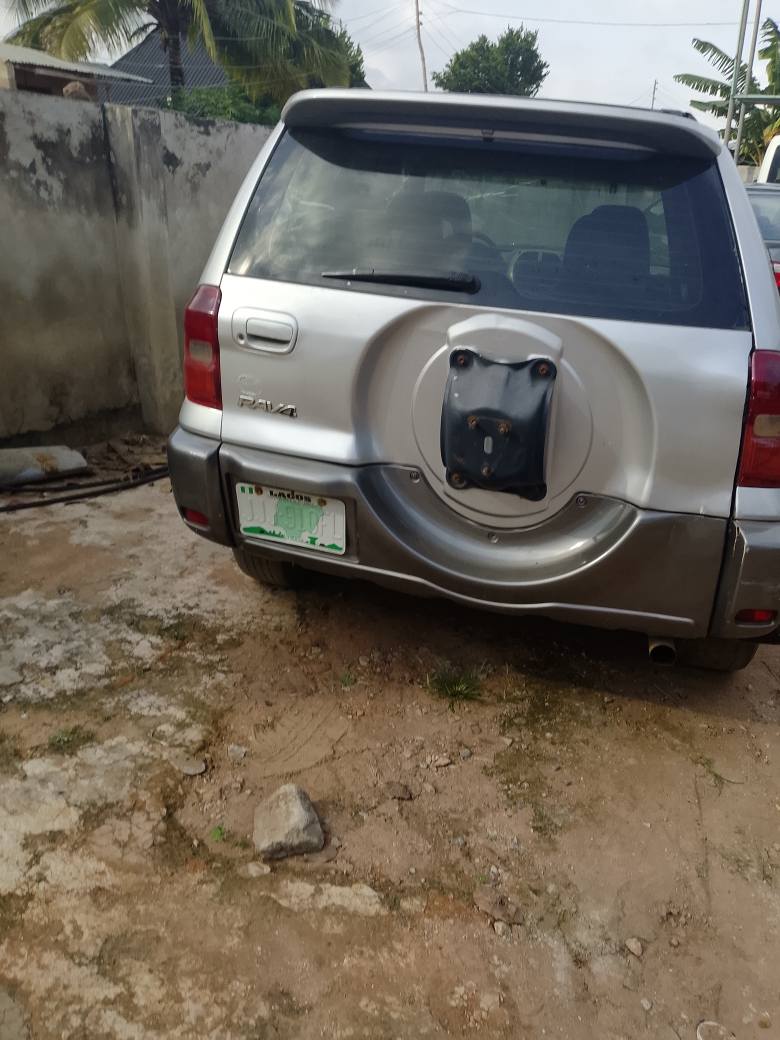 A picture of Toyota RAV4 2003 model Manual transmission