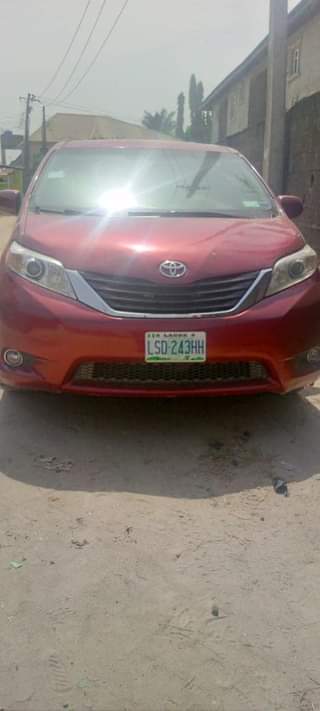 A picture of First body Toyota Sienna