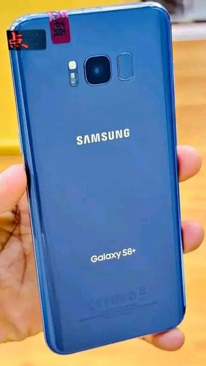 A picture of Samsung s8 in good condition