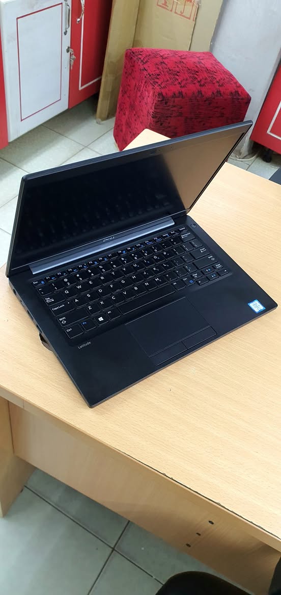 A picture of DELL LATITUDE 7380